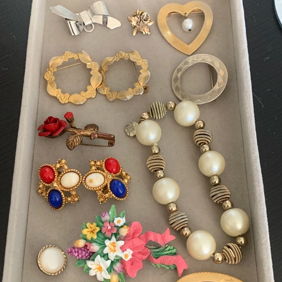 Vintage bundle - Sarah Coventry, Monet etc - Picture 1 of 2